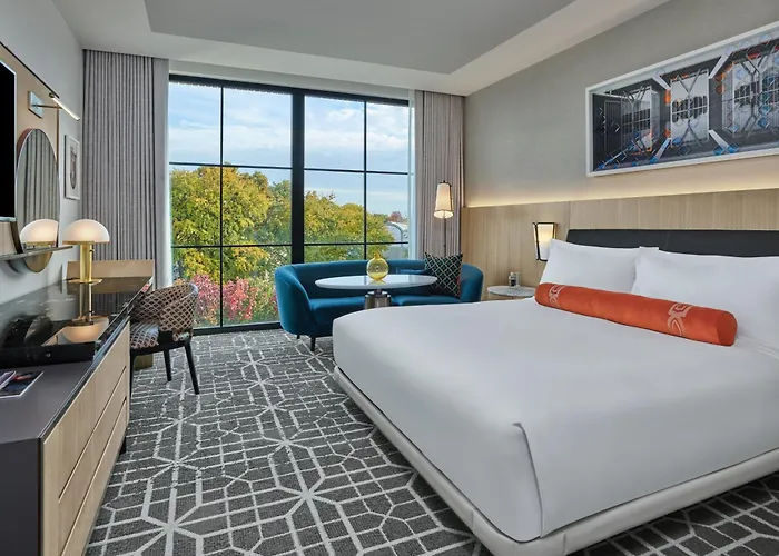 The Crescent Hotel, Worth Hotel 5*
