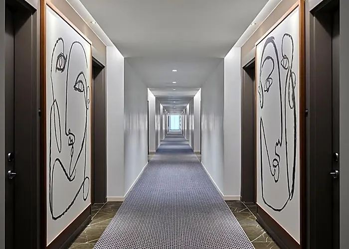 The Crescent Hotel, Worth Hotel
